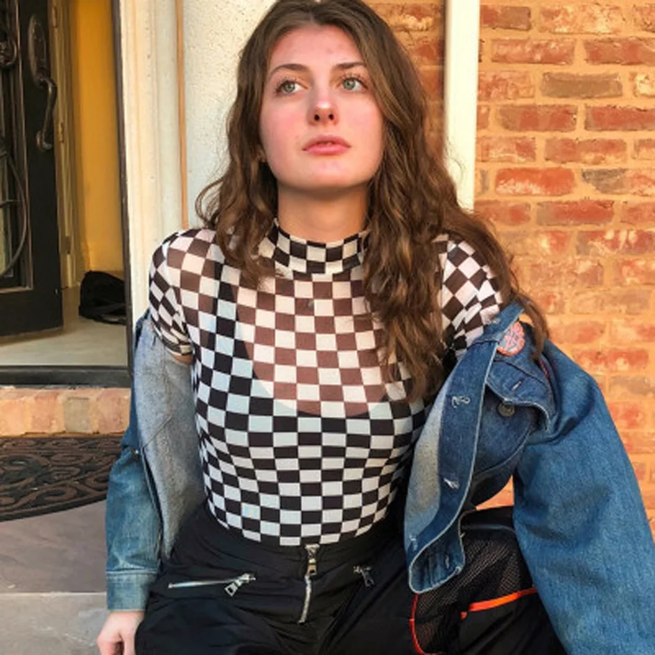 Новинка 2019 Женская облегающая футболка на весну и лето черные белые клетчатые