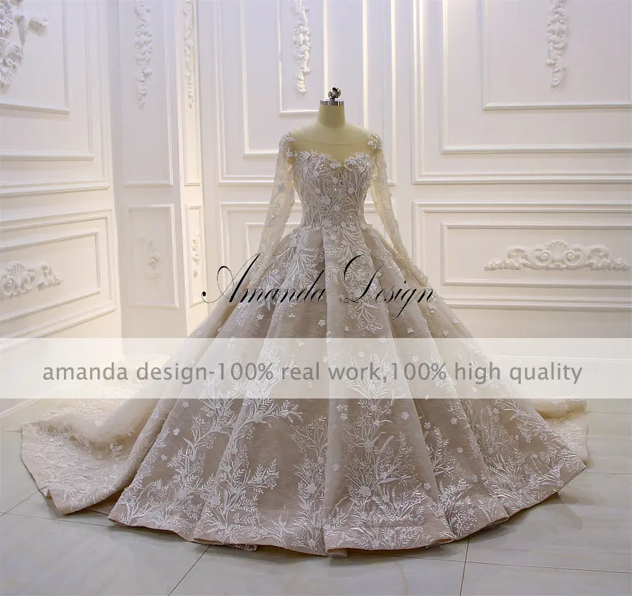 Свадебное платье цвета шампанского с длинным рукавом и кружевной