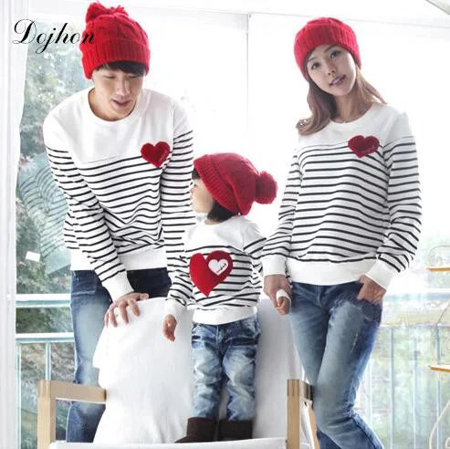 Футболки в полоску одинаковые комплекты для семьи одежда мамы папы и ребенка