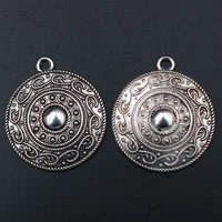 wkoud 4pcs silver color retro round shield charm alloy pendant metal necklace bracelet diy jewelry handmade a1520
