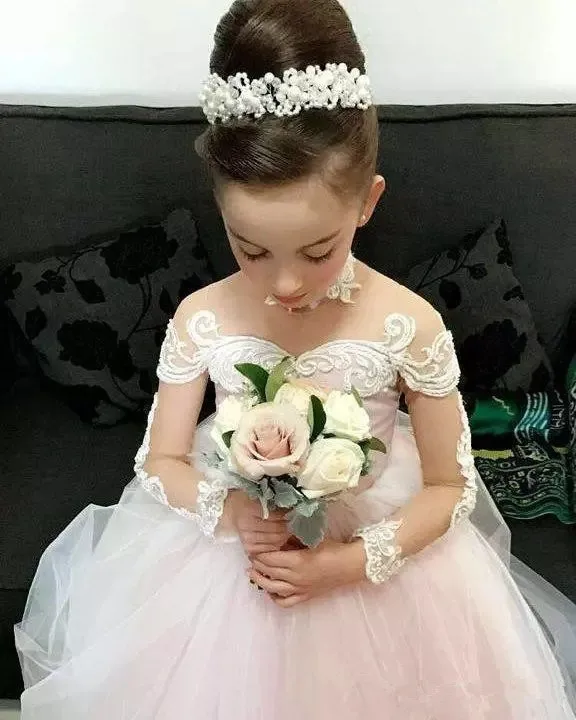 

Flower Girls Dresses Sheer Jewel Neck Floor Length Long Illusion Sleeves Lace Applique Tulle Girl Pageant Gowns Birthday Dresses
