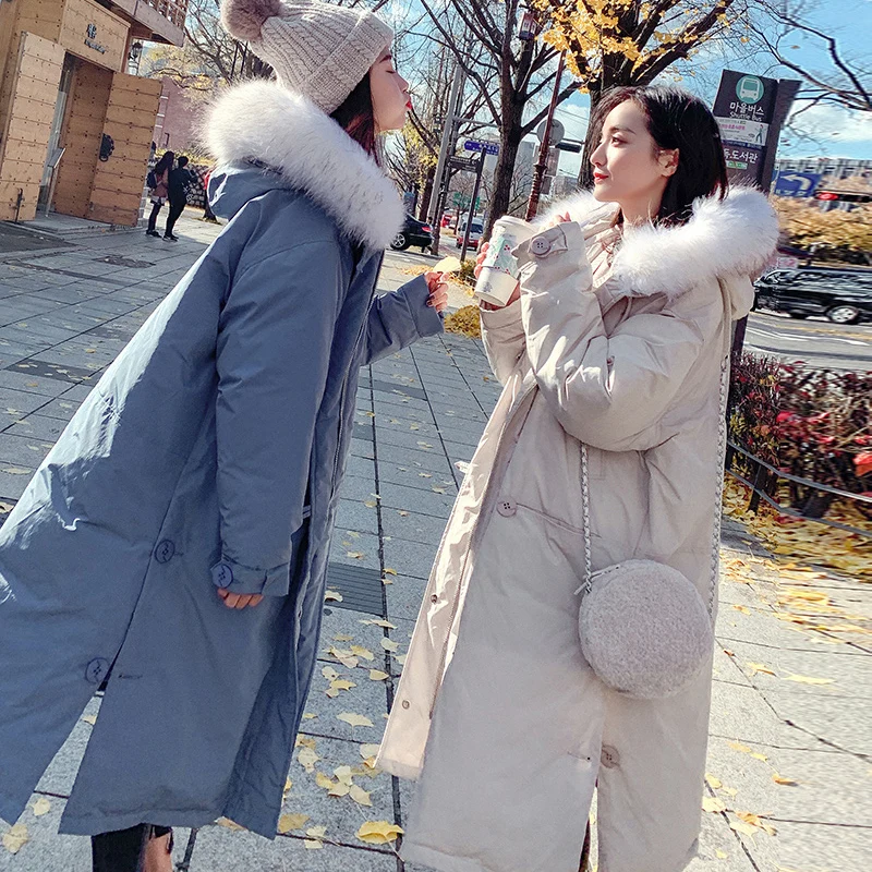 Женский пуховик на утином пуху с воротником из натурального меха енота длинная