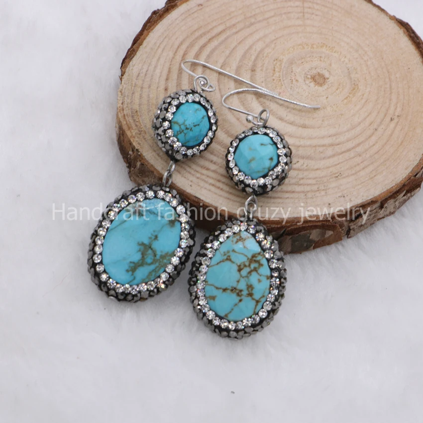 Серьги-подвески из натурального зеленого камня с круглым зеленым камнем