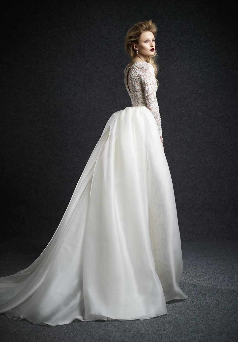 

Romantic lone sleeve lace wedding dresses VESTIDO DE NOIVA A-line scoop neck bridal gowns white/ivory robe de mariage HS829
