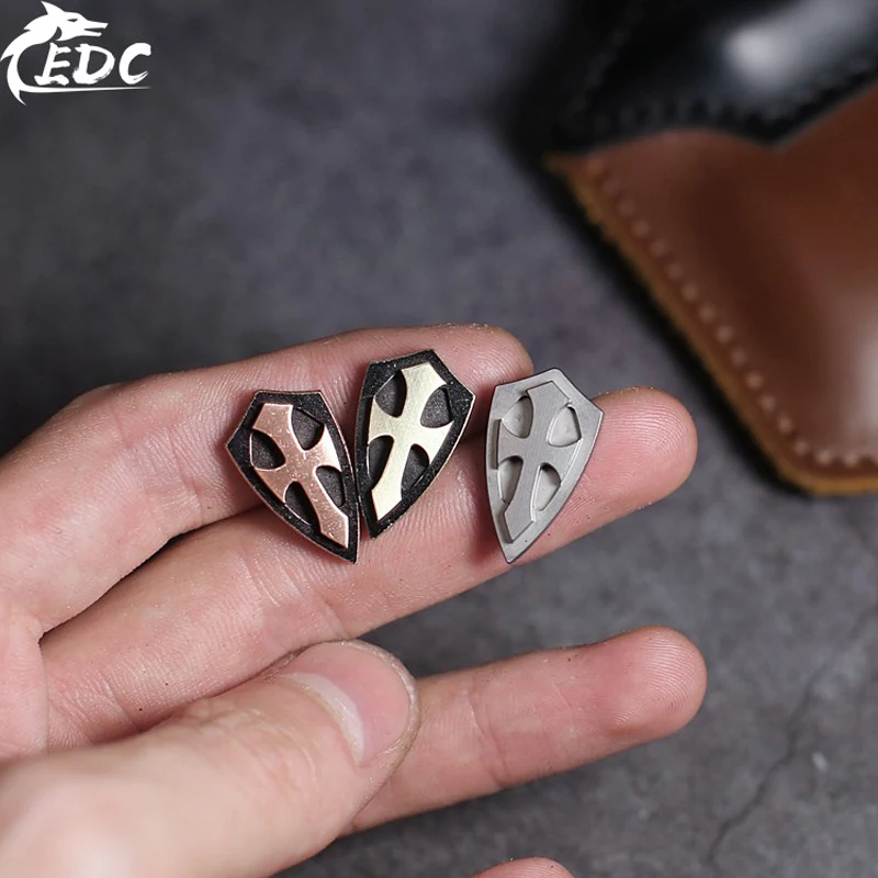 A106 EDC Crusade с винтовым щитком титановый сплав фиолетовая медь латунь фонарик зажим