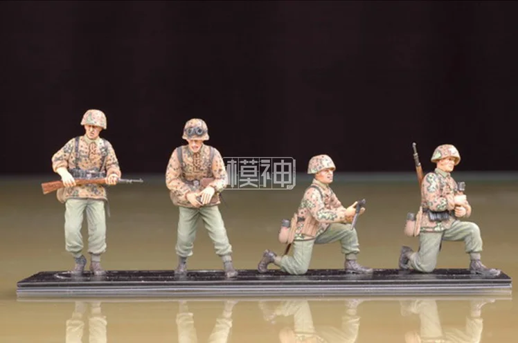 1:35 войска СС штурмовой команды 1/35 Пособия по немецкому языку атакуя группа солдат военная модель сцены кукольный элемент Трубач 00405