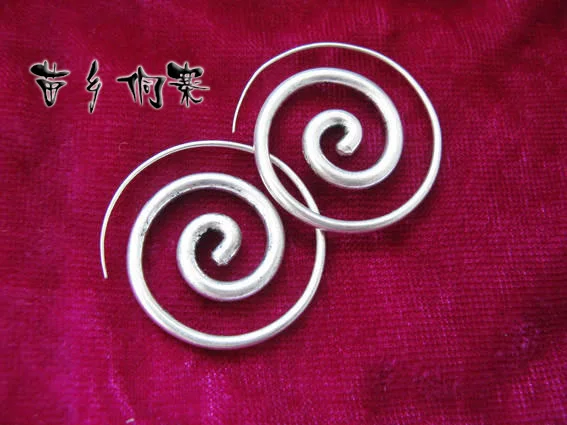 

Guizhou handmade jewelry personality Miao jewelry handmade Miao earrings small circle
