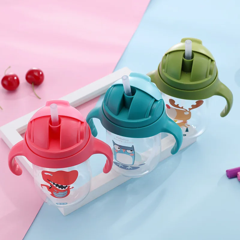 Детская бутылка для воды с рисунком из мультфильма соломенной чашкой кормления