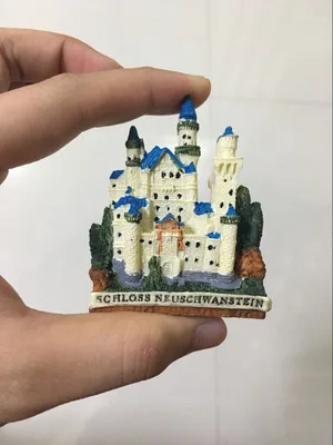 Особенности немецкого Лебединого замка: Дорожные наклейки на холодильник | Дом и