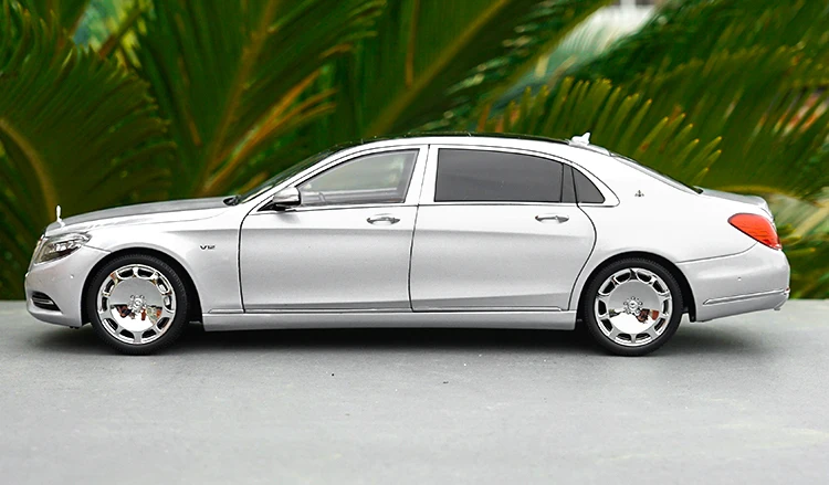 1/18 Почти настоящий S-Class литой под давлением игрушечный автомобиль модель белый серебристый назад мальчик подарки оригинальная коробка