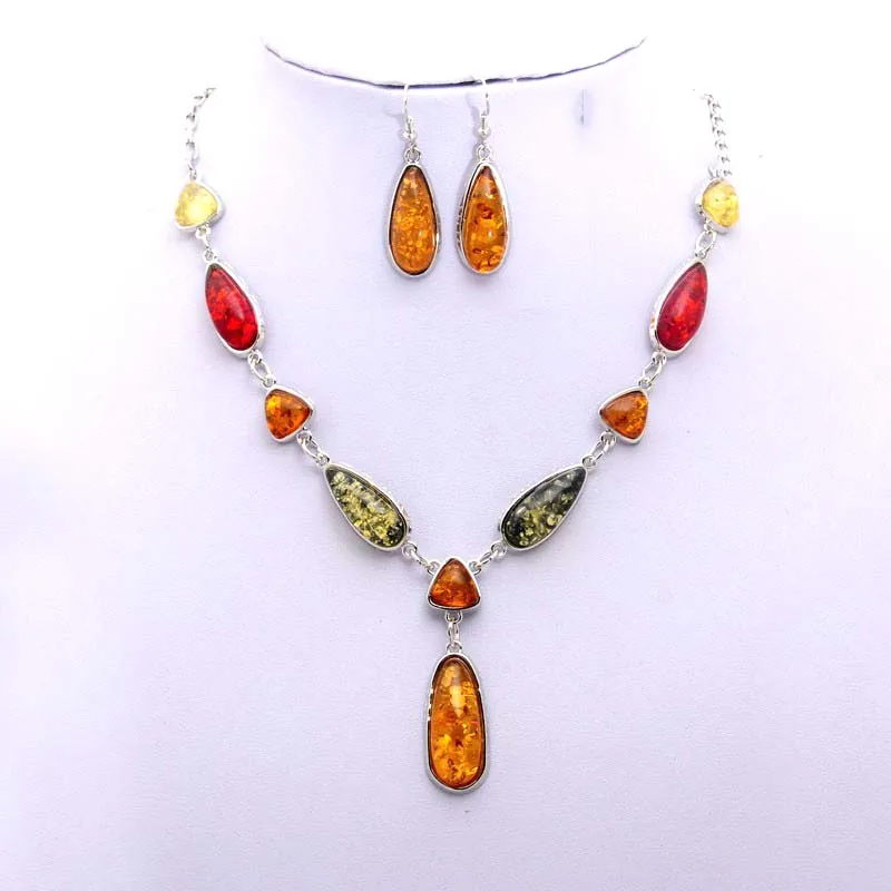 Комплект украшений из колье и серёг с серебряным покрытием |