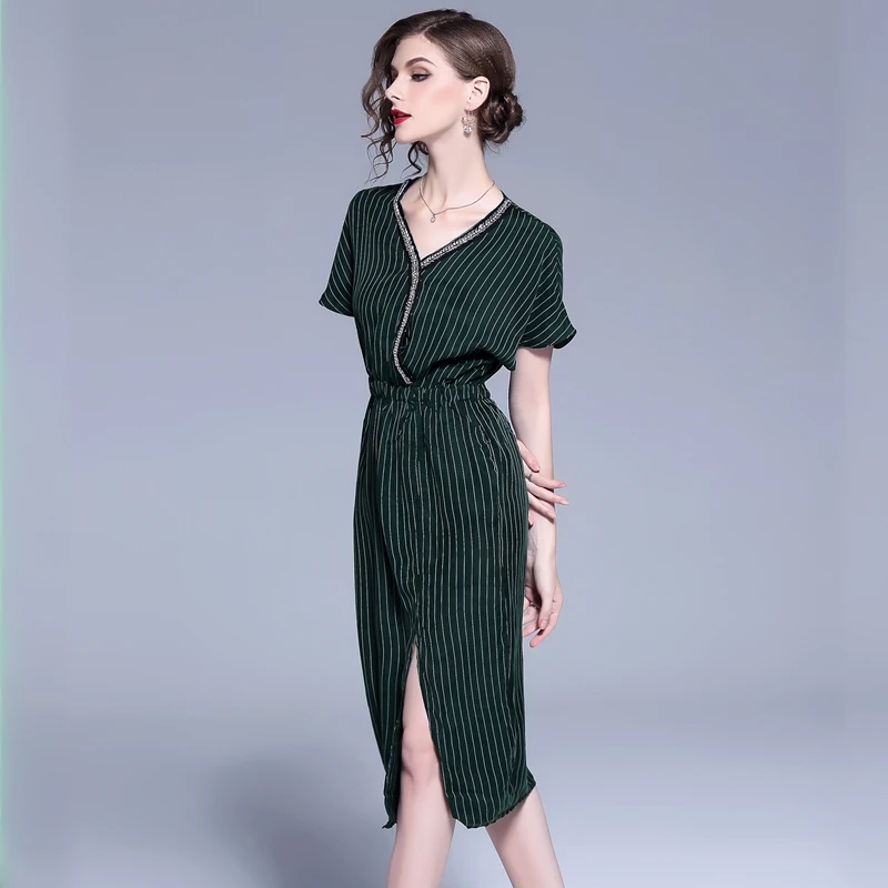 Женское платье с коротким рукавом BLLOCUE шелковое треугольным вырезом и стразами