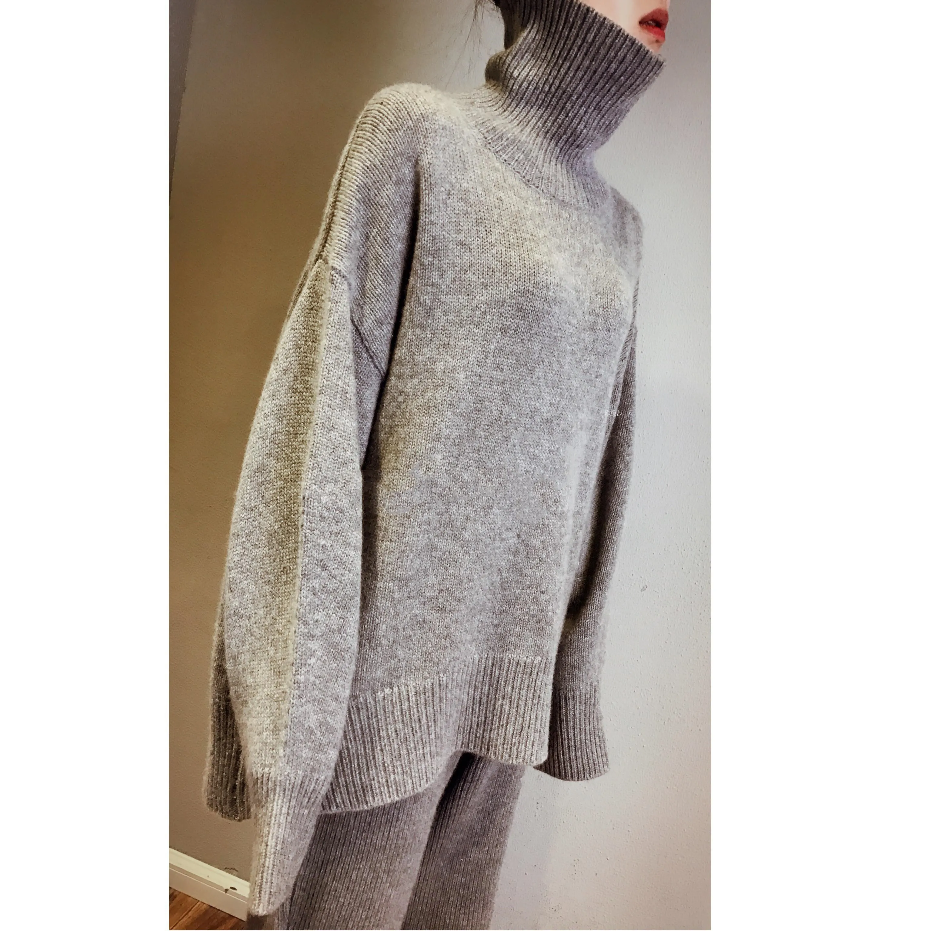 

Женский спортивный костюм из 2 предметов, кашемировый вязаный костюм из свитера с высоким воротом и широких брюк, костюм свободного покроя д...