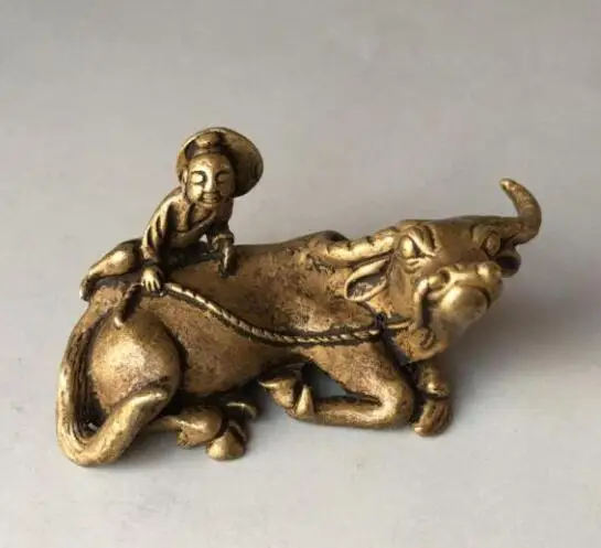 

Маленькая Статуэтка с резьбой и крупным рогатого скота