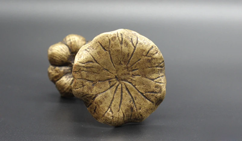 

Exquisite Interesting Chinese Old-style Brass Fish and Lotus Auspicious Decoration Statue, can be used for incense