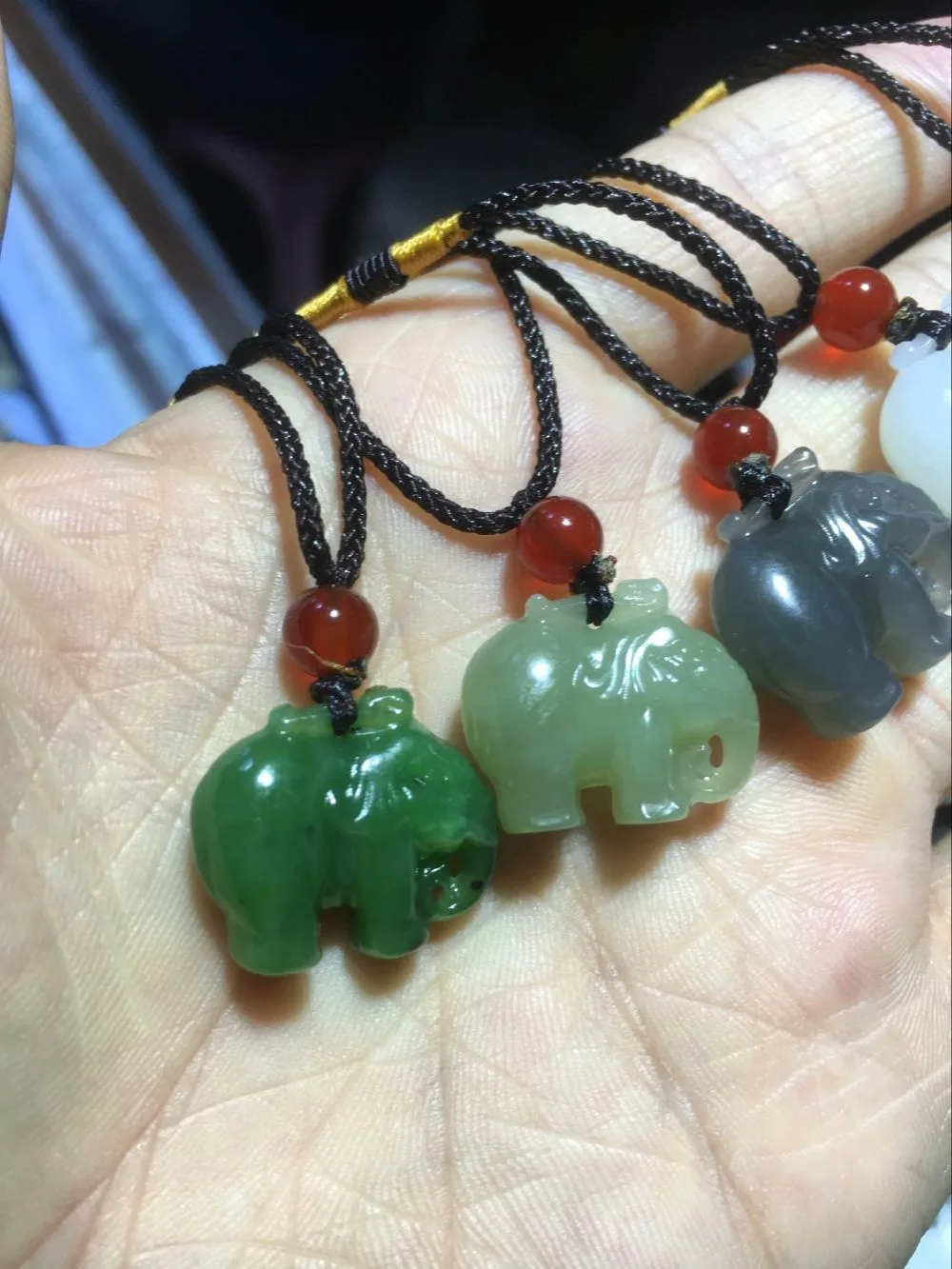 

Natural hetian jade little elephant Pendant Carved Pendants Women or Men's Amulet Nephrite Jades Jewelry