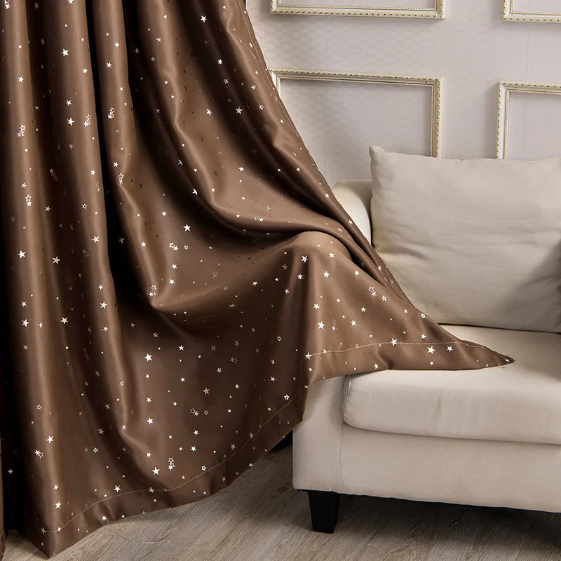 Серые тканевые с серебристыми зернистыми звездами светонепроницаемые шторы для