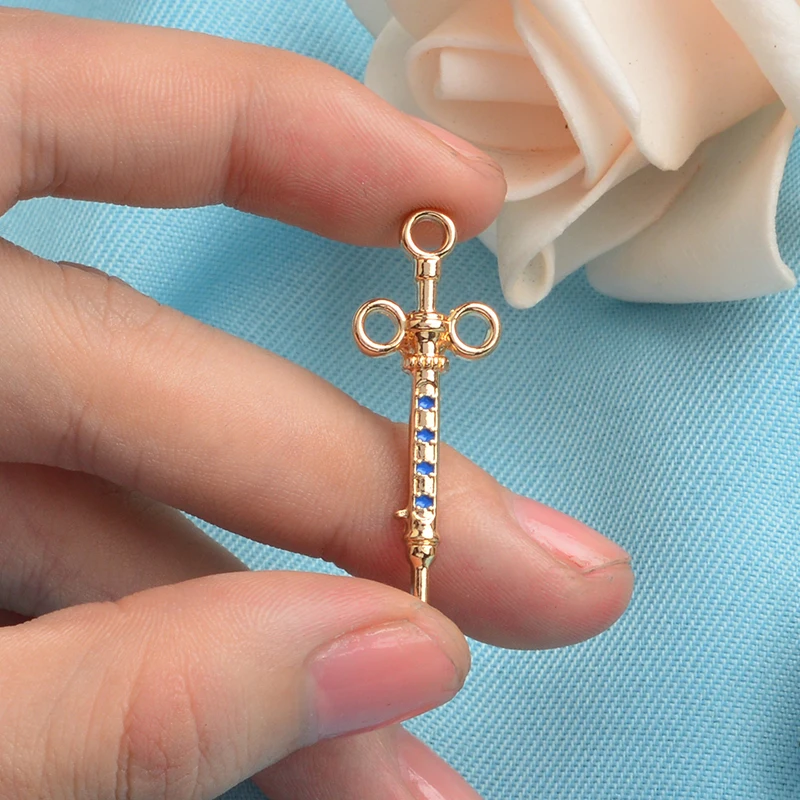 Брошь синяя эмалированная в виде шприца золото 2018 пробы медицинское ювелирное