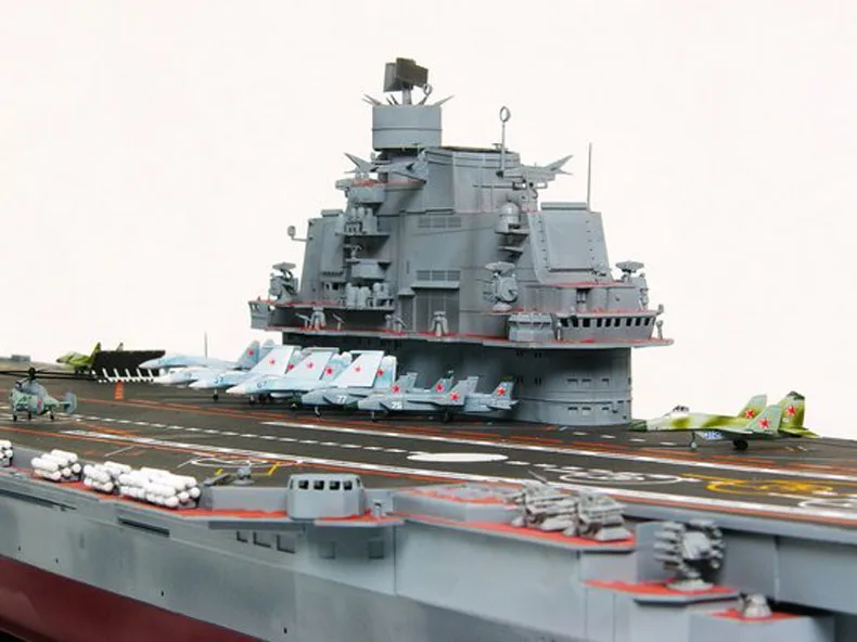 Трубач 1/350 масштабная модель 05606 российский ВМФ "Кузнецов" самолет карьера