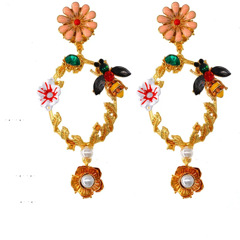 

Женские винтажные серьги-гвоздики в стиле барокко