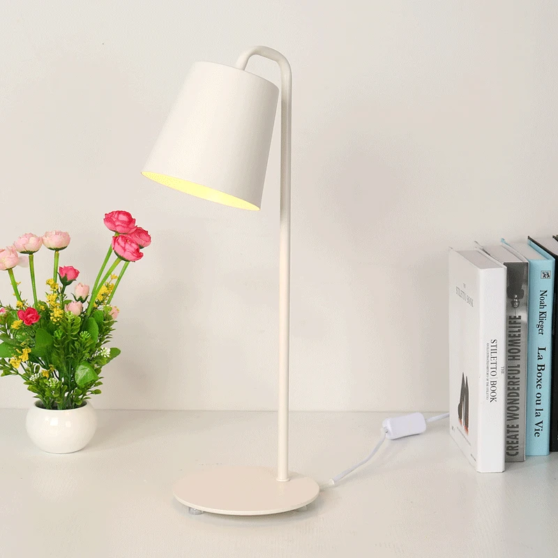 Современная дизайнерская настольная лампа индивидуальная цветная для спальни