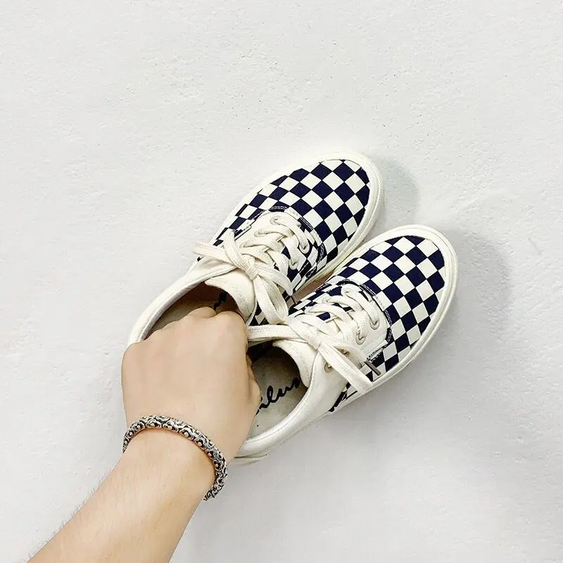Большие размеры Новинка корейская мода белые туфли на плоской подошве в клетку