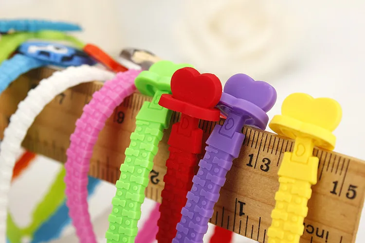 20pcs/lot Cartoon Mickey Minnie Duck Silicone Wristband Kids Bracelet Party Costume Birthday Party Take-home Favor Gift Goodie