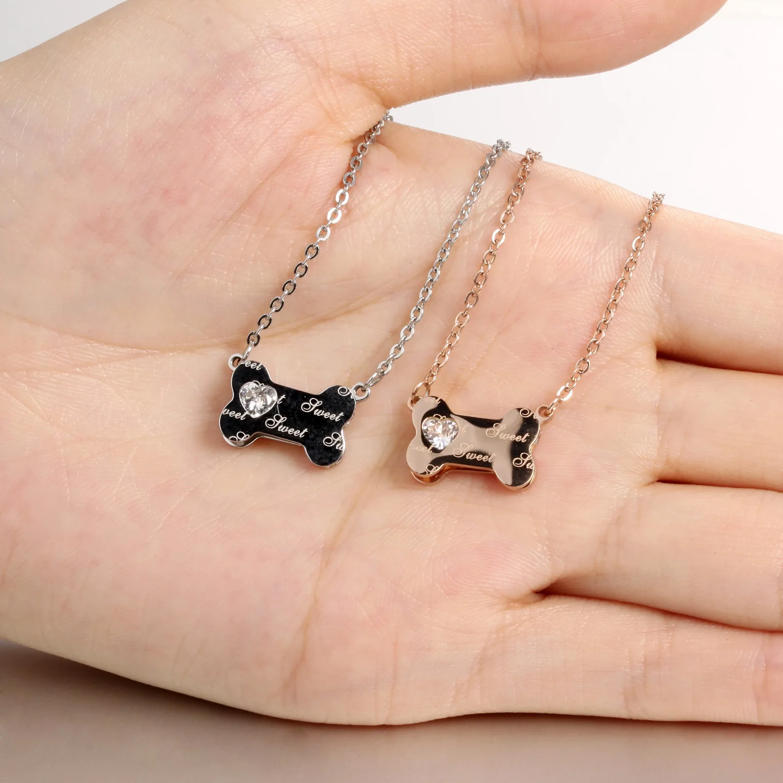 Сладкие Кости Сердце Бурения Ожерелье Лазерная Гравировка Titanium Сталь Розовое