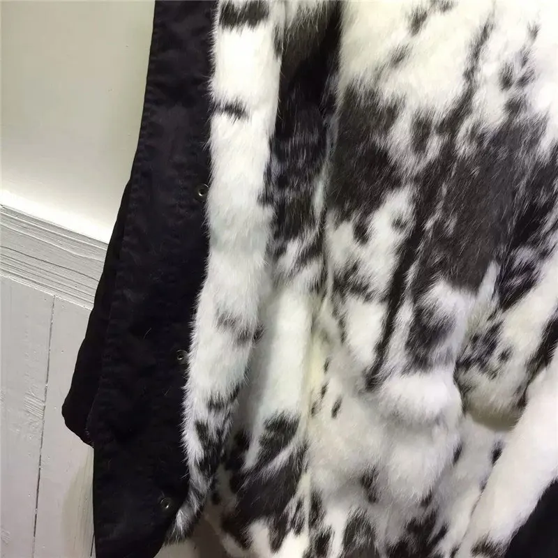 Новое поступление куртка из натурального кроличьего белого и черного меха