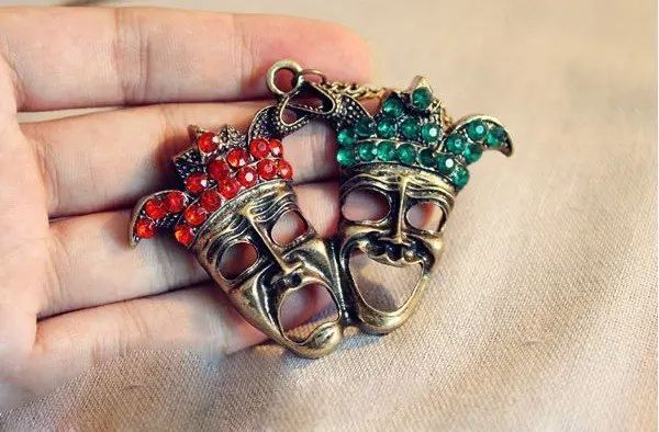 Бесплатная доставка Ретро Маска двухголовое ожерелье клоуна из смеха и плача