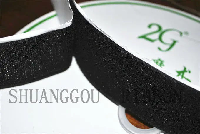 5/8 дюйма (16 мм) ширина x 27 ярдов в длину. Универсальная крепежная лента с супер-клейким крючком и петлей.