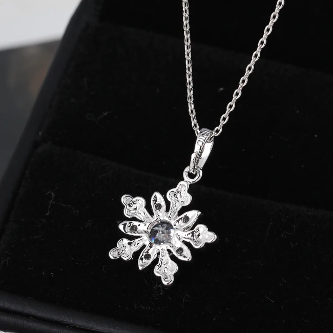 Женское Ожерелье из белого золота с кулоном фианита | Украшения и аксессуары