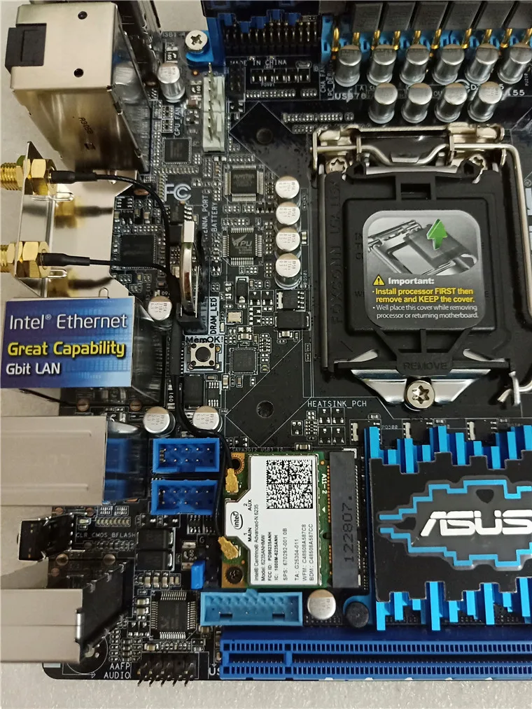 Оригинальная материнская плата P8Z77-I DELUXE 17*17 Mini-ITX LGA1155 DDR3 новая в оригинальной коробке