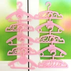 10 шт.лот, милая пластиковая мини-вешалка розового цвета для кукол, аксессуары для девочек, платяной шкаф, одежда, кукольный домик, игрушка в подарок