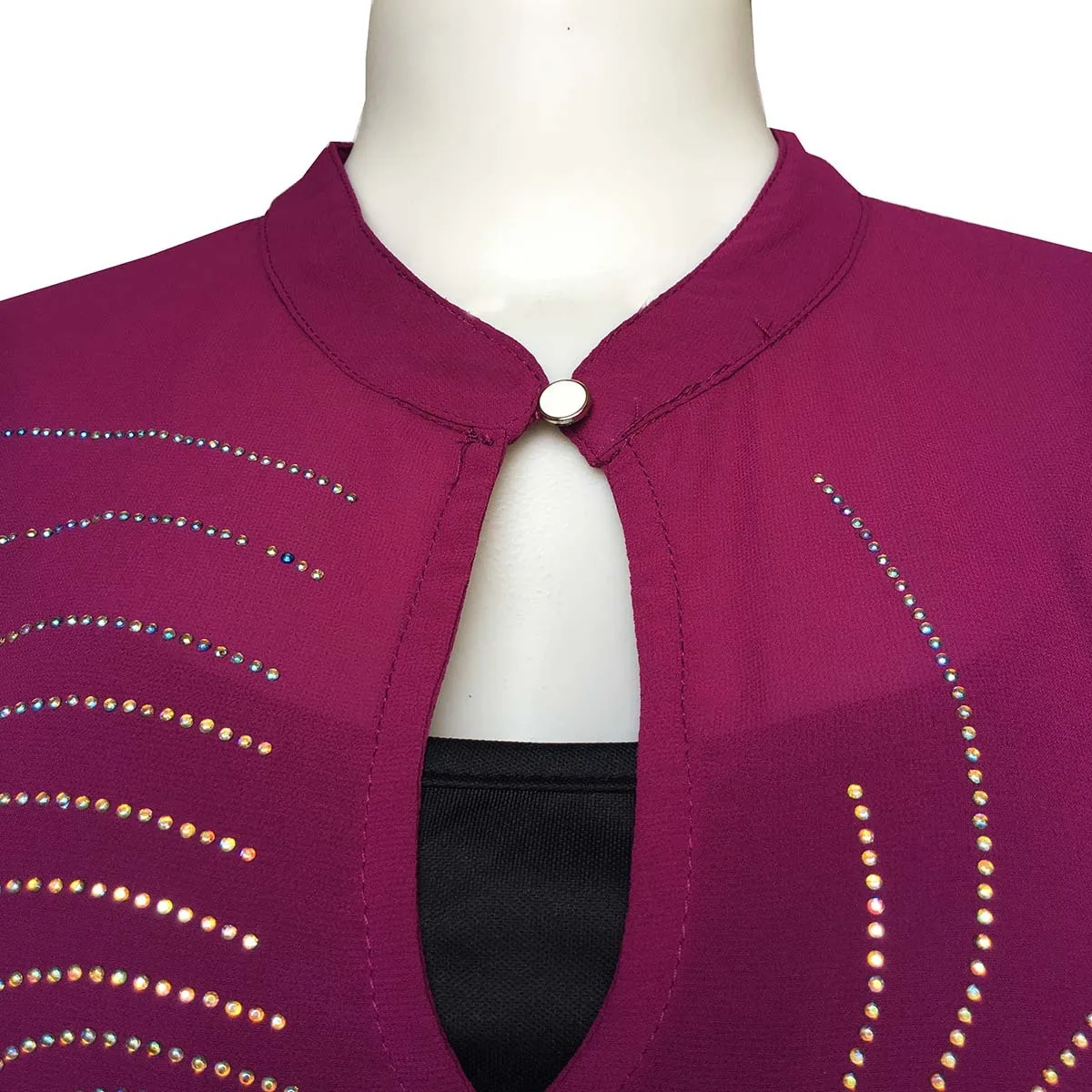 В африканском стиле на высоком каблуке шифоновое платье с воротником стойкой и