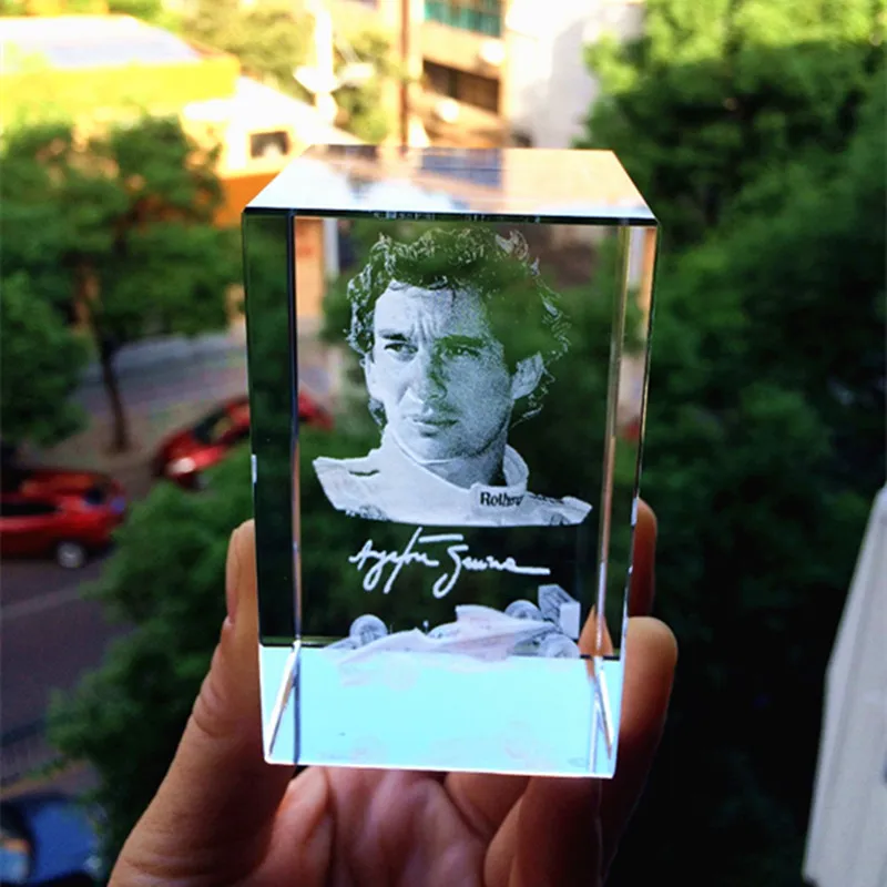 

10 шт./лот индивидуальный лазер Senna Racing Driver Crystal Paperweight со светодиодной подсветкой, Хрустальный Деловой Подарок