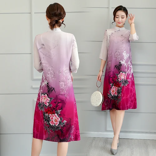 Женское платье средней длины элегантное из натурального шелка с принтом фуксии в