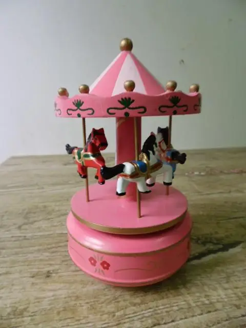 Музыкальная шкатулка Ретро деревянная Веселая круглая лошадь карусель