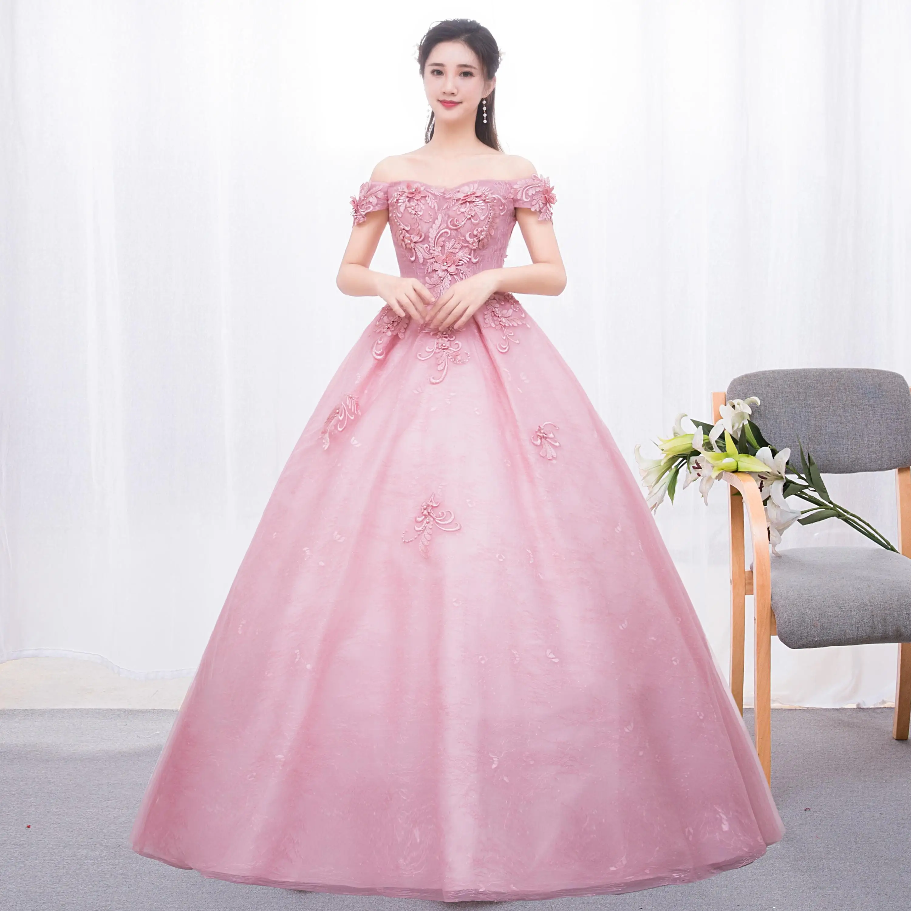 

Blush Pink Lace Ball Gown Dress For Sweet 16 Off Shoulder Appliques Puffy Dresses Trajes De Quinceanera Formal Prom Gowns