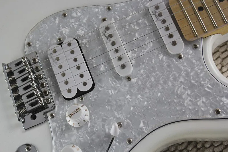 Hardcase high quality rosewood fingerboard 6 string strat White pearl guard electric guitar | Спорт и развлечения