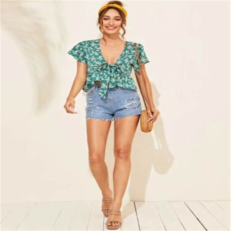 Женские летние цветочные блузки с коротким рукавом низким вырезом Женская