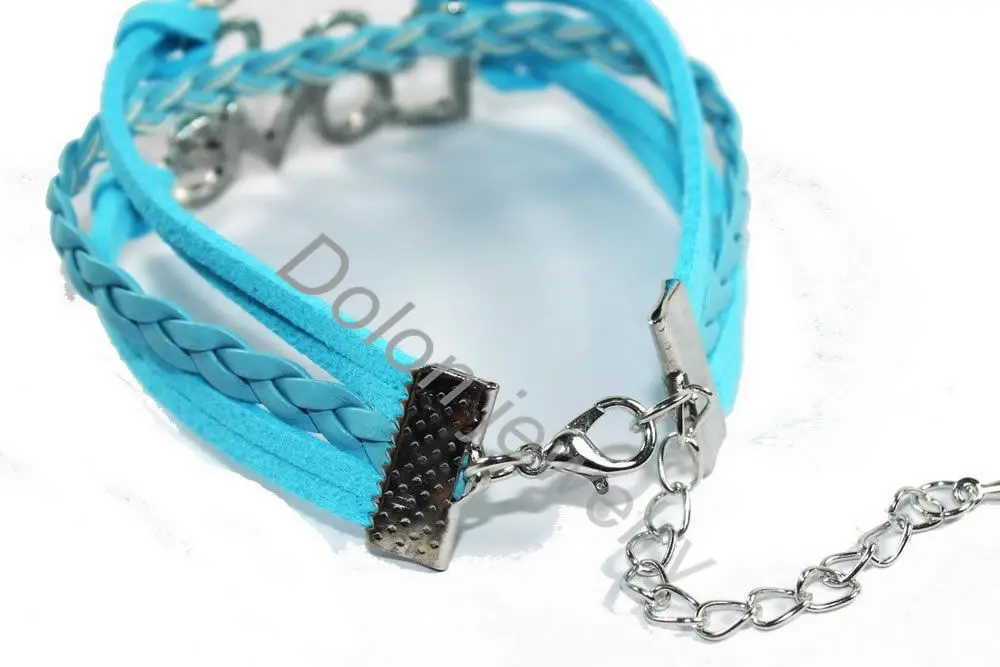 Браслет ручной работы из бархатной кожи синего цвета с изображением людей