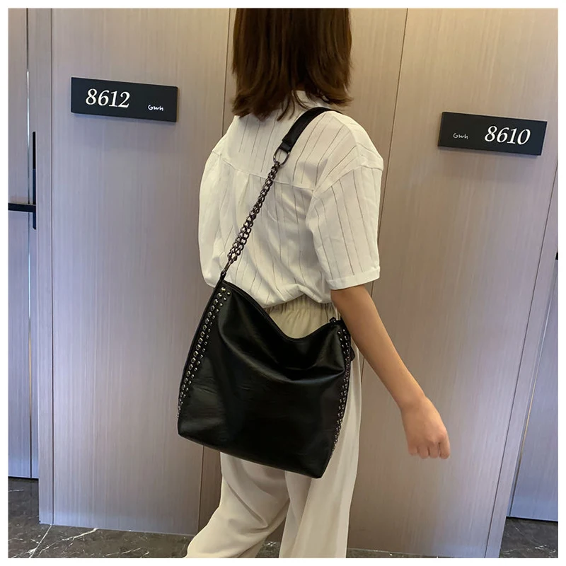 Rivets Women Large Bags Vintage Female Tote Handbags Soft Pu Leather Shoulder Bags Chain Crossbody Bag For Women Black Bolsa
