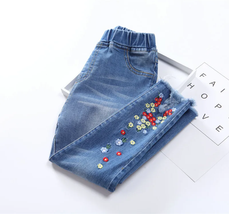 Весенние джинсы с цветочной вышивкой для маленьких девочек детские