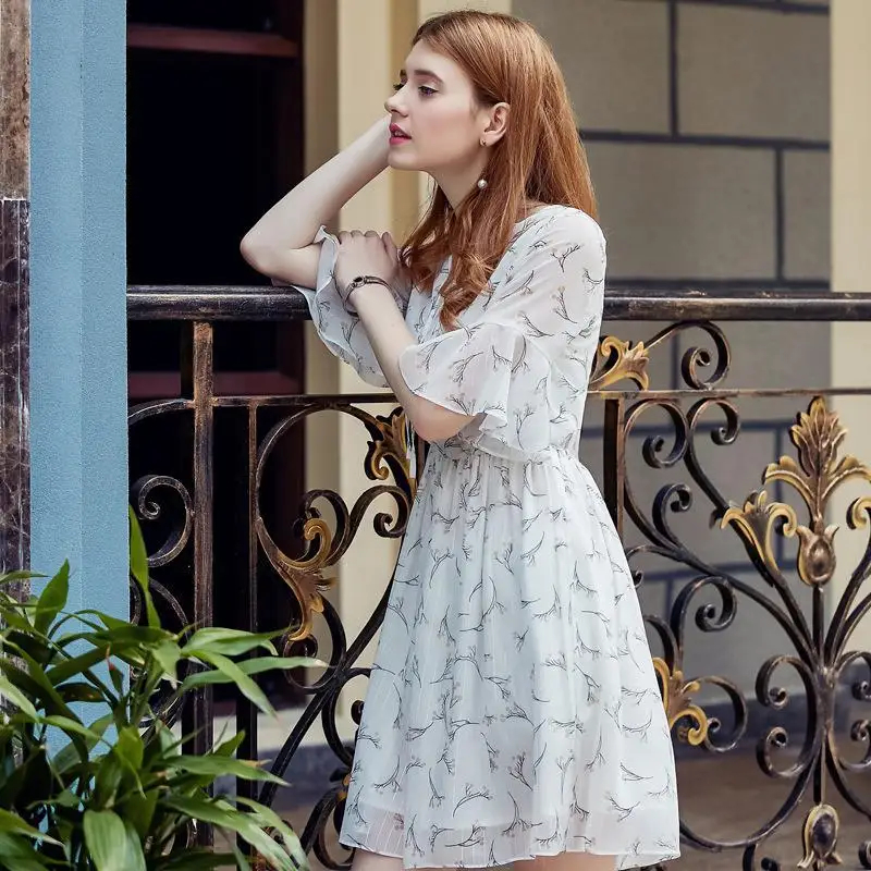 Женское шифоновое платье с принтом V образным вырезом и рукавом в виде листьев