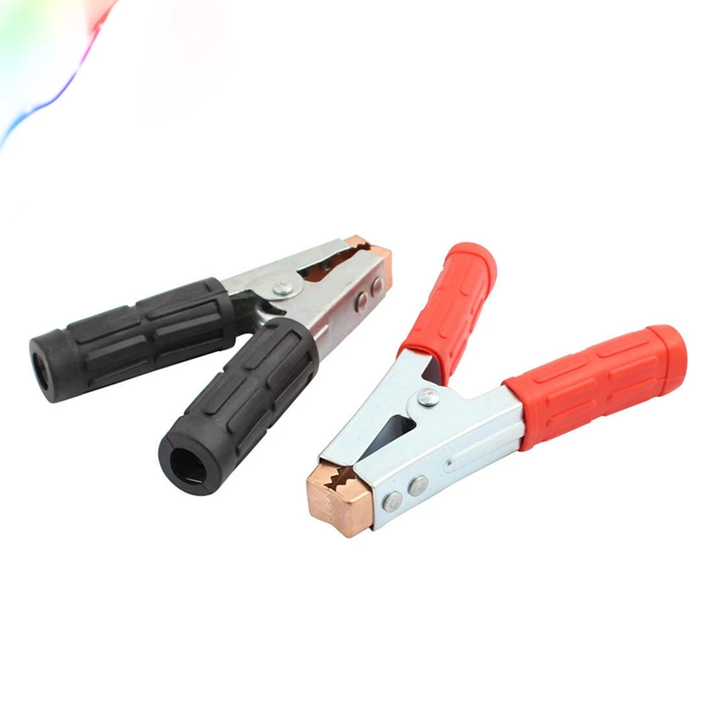 Пара медных покрытых изолированных автомобильных зажимов для аккумуляторной