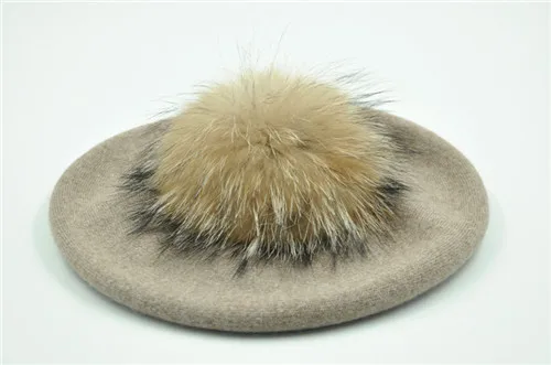 Khaki natural fur Женский берет, шапка с натуральным большим меховым помпоном, Зимний вязаный шерстяной берет, натуральный мех енота, шапка с помпоном, одноцветная, высокое качество, женский берет - Цвет: Khaki natural fur