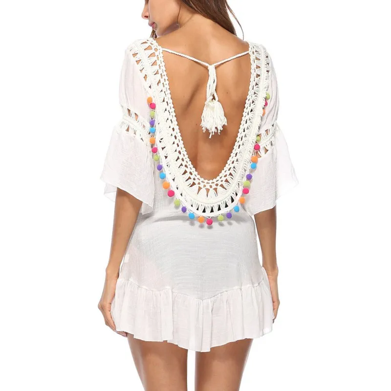 Женское платье с коротким рукавом открытой спинкой и треугольным