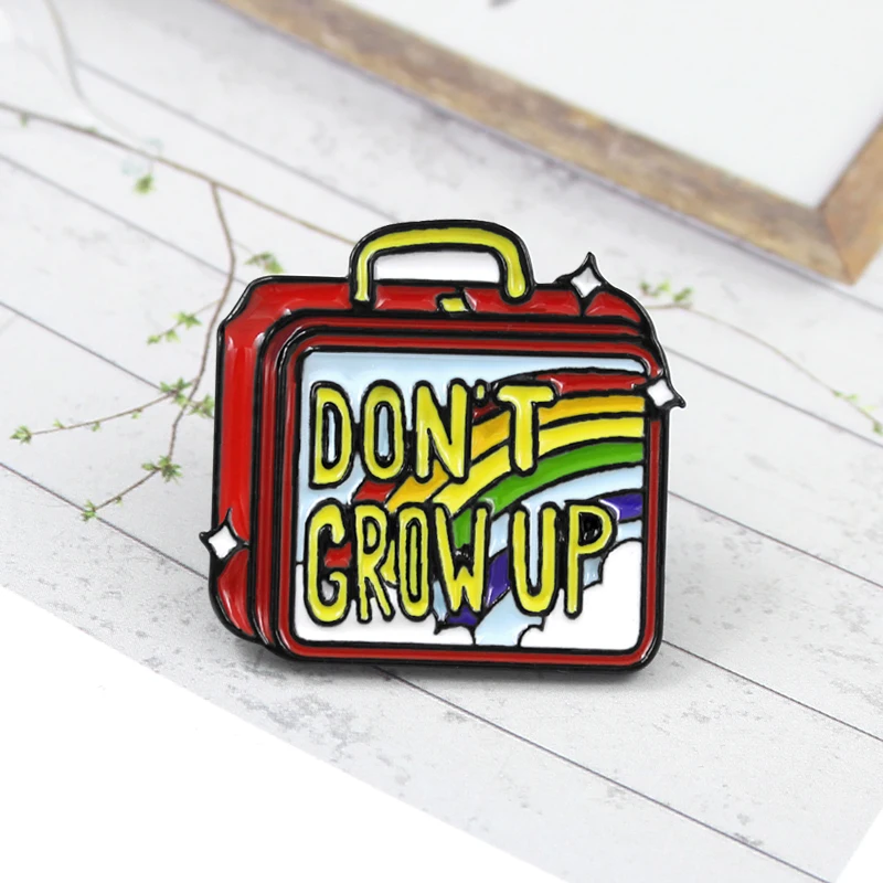 Эмалированная брошь Don't Grow Up для ручного чемодана радужная ланч бокса свитера