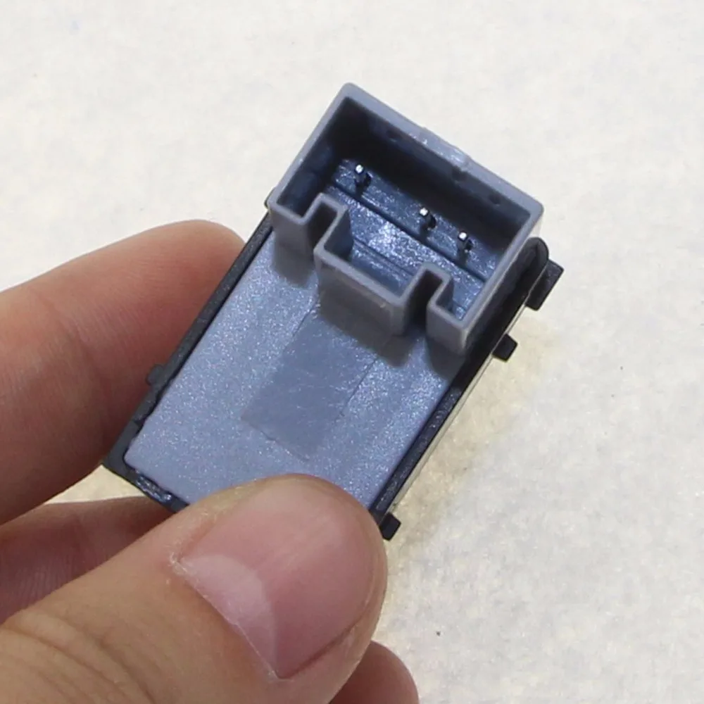 Электрический выключатель автомобильного стеклоподъемника боковой двери